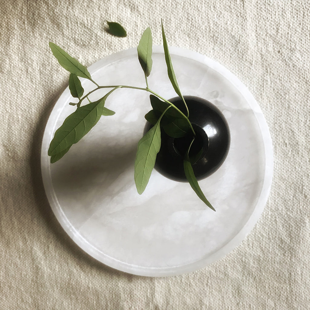 M+A NYC Alabaster Round Tray with Black Keyhole Vase